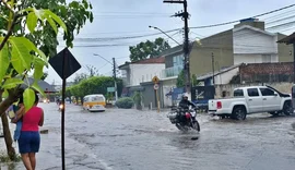 Chuva forte causa alagamentos em São Miguel dos Campos