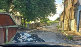 Moradora denuncia abandono em uma das ruas mais antigas de Maceió: 'Falta água e o lixo na porta'