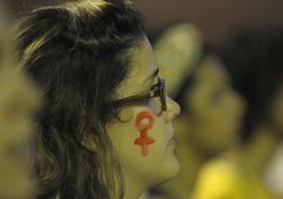 Publicada lei que garante mais proteção à mulher vítima de violência