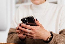 Fernanda da PUC: áudio de mãe xingando alunos bomba nas redes; ouça o áudio completo