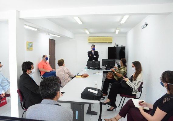 Professores da rede privada aceitam entrar em férias coletivas a partir do próximo mês