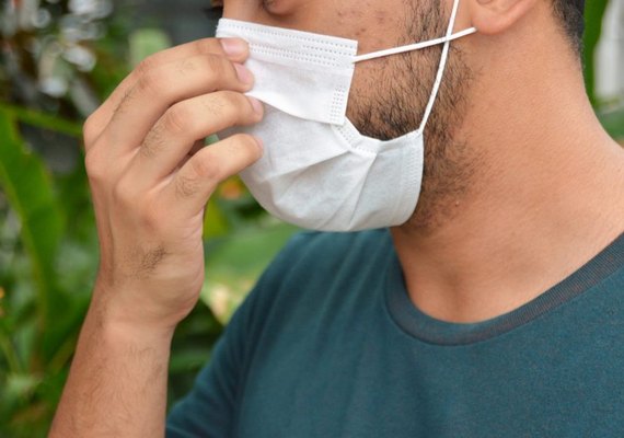 Ufal e Cesmac retomam uso obrigatório de máscaras em lugares fechados