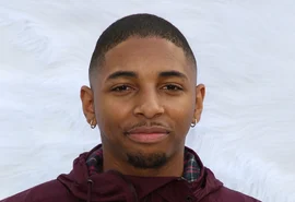 Ator de 27 anos é condenado por estupro e pode pegar 100 anos de prisão