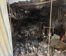 Incêndio destrói fábrica de roupas no interior de Alagoas; veja fotos