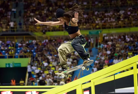 Maranhense Rayssa Leal avança para a final do circuito mundial de skate em Tóquio