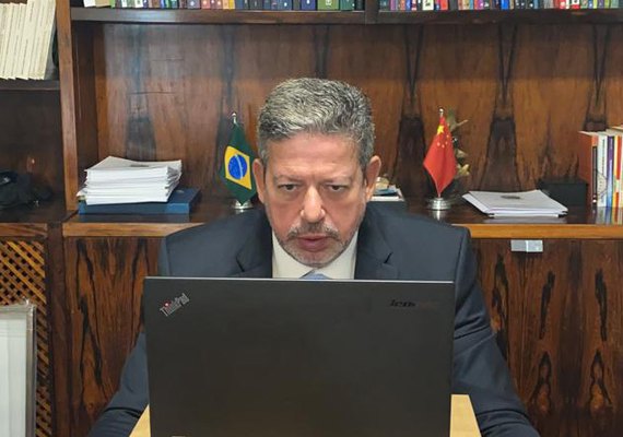 Lira participa de videoconferência com embaixador da China