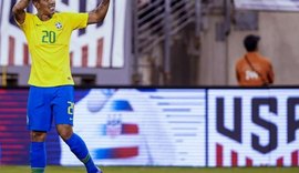 Com gol de Firmino, Brasil vence amistoso pós-Copa