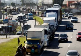 Caminhoneiros têm até amanhã (29) para pedir auxílio do governo