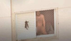 Assessor de deputado é afastado após ser flagrado em ato obsceno na janela de condomínio