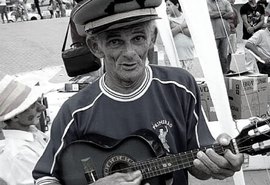 Morre Sargento Nanan, sanfoneiro e ícone do folclore em Maceió