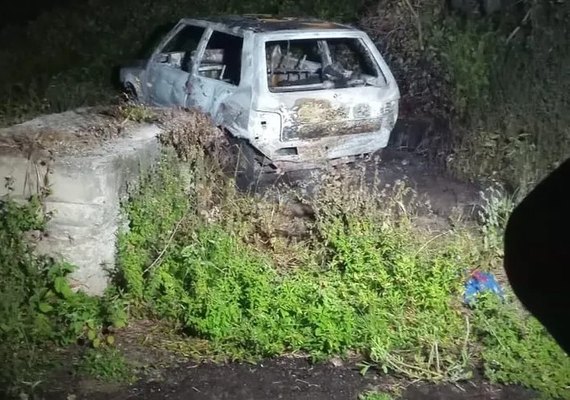 Corpos carbonizados são encontrados em veículo em Marechal Deodoro