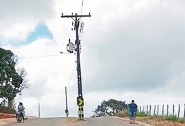 MPAL instaura procedimento após postes serem instalados no meio da rodovia