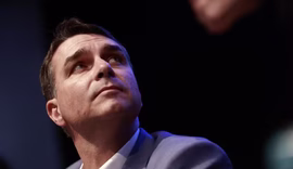 Flávio admite repasses de R$ 61 milhões para filme sobre Bolsonaro