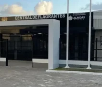 PM prende homem por ameaçar mãe e irmão com facas na Barra de Santo Antônio