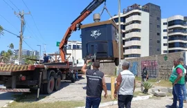 Fiscalização remove trailers e barraca instalados irregularmente em Maceió