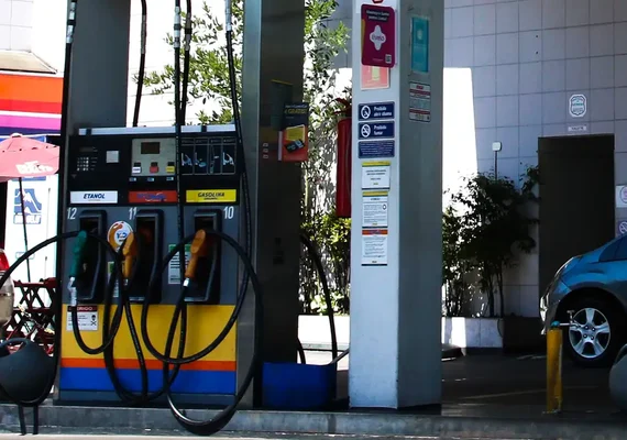 Prévia da inflação acelera para 0,44% em maio, puxada pela gasolina