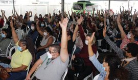 Trabalhadores da educação deflagram greve após assembleia