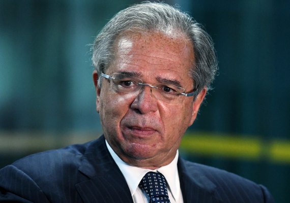 Guedes: governo avalia redução moderada de imposto sobre combustíveis