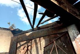 Em Arapiraca, vila é atingida por incêndio; um dos cômodos foi totalmente destruído