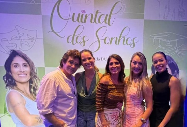 Psicólogo e escritor Alexander Bez prestigia o espetáculo Quintal dos Sonhos em Santos, no litoral de São Paulo