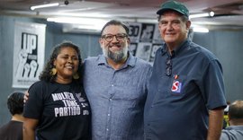 Fleming apresenta suplentes e cobra transparência de adversários em AL