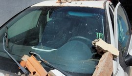 Carro invade casa em Marechal Deodoro