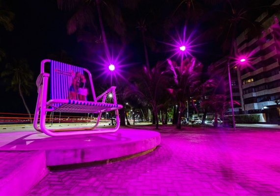 Maceió ganha iluminação especial na cor rosa para alerta contra o câncer de mama