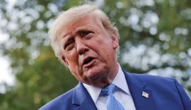 Às vésperas do 1º turno, Trump diz acompanhar eleição do Brasil de perto