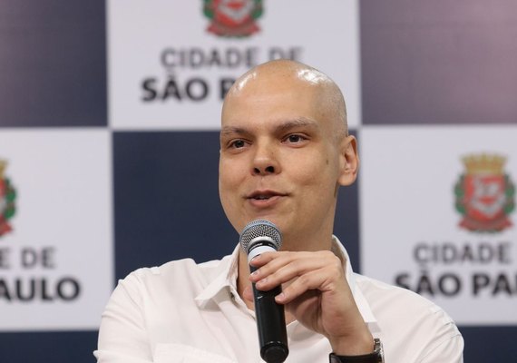 Prefeito anuncia uso da cloroquina no tratamento da covid-19
