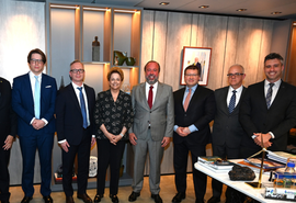 Dilma e ministro discutem ampliar parcerias energéticas com Banco do BRICS