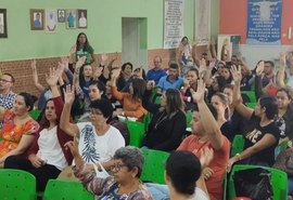 Profissionais da ﻿educação rejeitam proposta de reajuste salarial da prefeitura