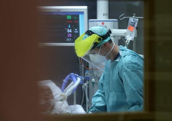 Brasil tem recorde de mortes, Pará impõe lockdown e Ceará endurece regras