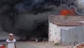 Incêndio atinge estabelecimento comercial e assusta moradores em Arapiraca