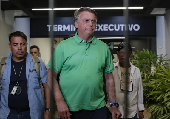 Bolsonaro fracassa na tentativa de tirar Dino e Zanin do julgamento de denúncia