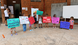 Pais de alunos de colégio da Ufal protestam e cobram mudanças