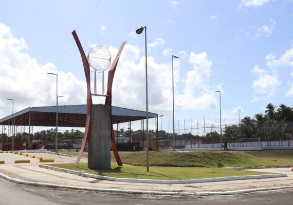 Prefeito Cacau assina ordens de serviço para segunda etapa da Praça da Juventude