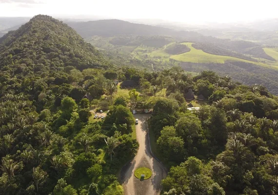 Ministra da Cultura desembarca em Alagoas para entrega da reforma e modernização da Serra da Barriga