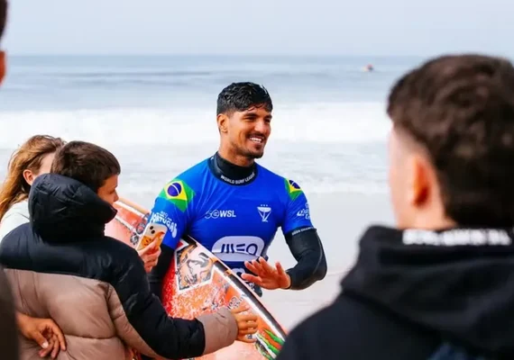 Medina bate Filipe Toledo e Brasil coloca três nas quartas em Portugal