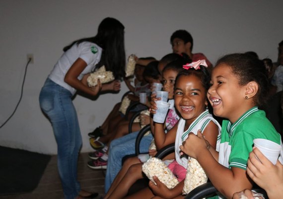 Alunos da rede pública de Piaçabuçu recebem sessões de cinema durante a semana