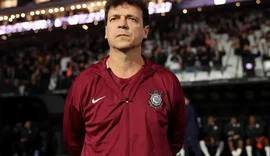 Líderes do elenco pedem e Corinthians mantém Fernando Diniz no cargo