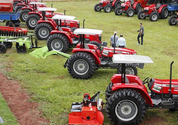 Governo entrega equipamentos agrícolas a comunidades indígenas