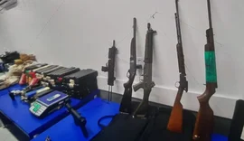 Armas de guerra são apreendidas em bairro da periferia de Maceió