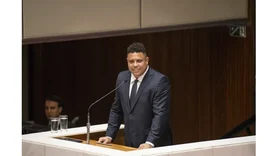 Ronaldo critica 'vaquinha' e fala sobre dívida do Corinthians: 'Eu tenho para...'