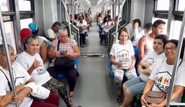 Passeio de VLT resgata memória afetiva de idosos