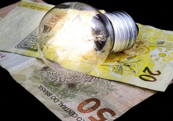 Aneel define que conta de luz não terá cobrança extra em fevereiro