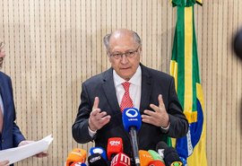 Brasil avalia reciprocidade em resposta a tarifas dos EUA, afirma Alckmin