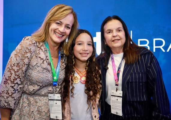 Fátima Canuto lança manual de educação bilíngue em evento em SP