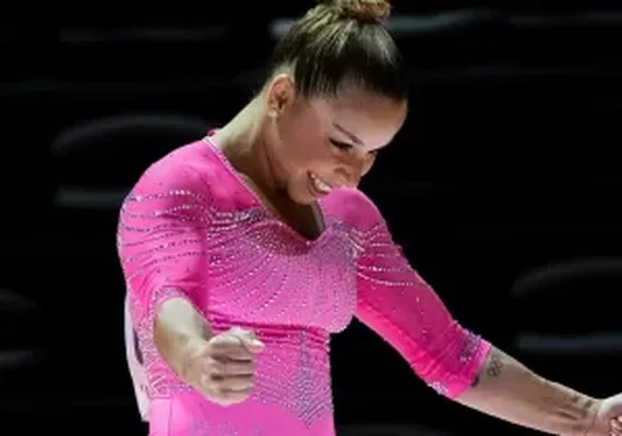 Flávia Saraiva brilha na Hungria e conquista ouro na Copa do Mundo