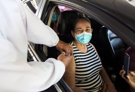 Maceió inicia vacinação de pessoas com comorbidades a partir de 35 anos