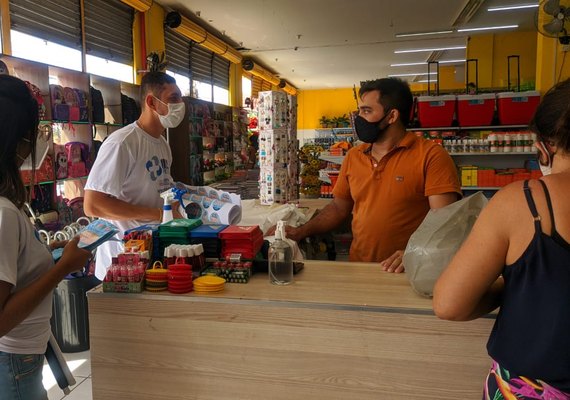 Prefeitura Delmiro realiza ação para impedir avanço da Codiv-19
